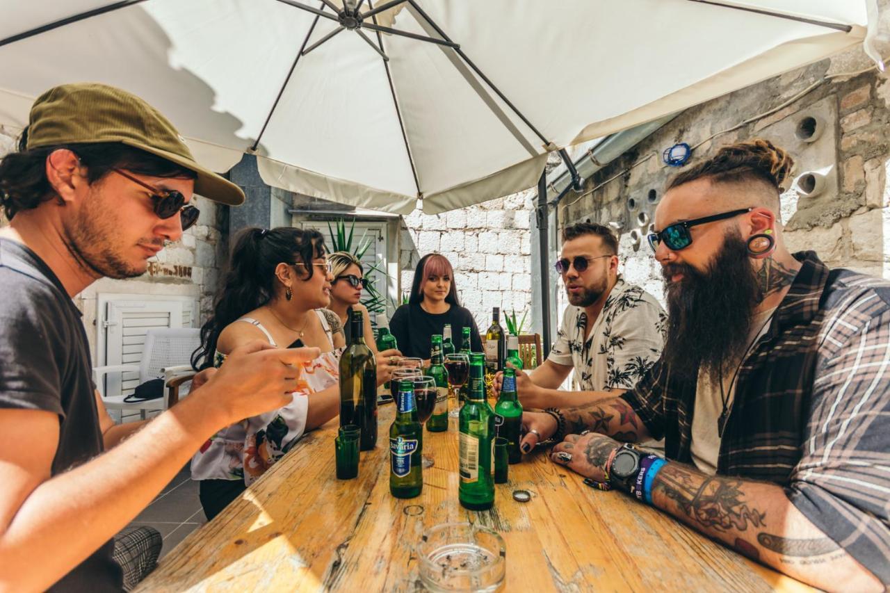 Hostal Booze & Snooze Social