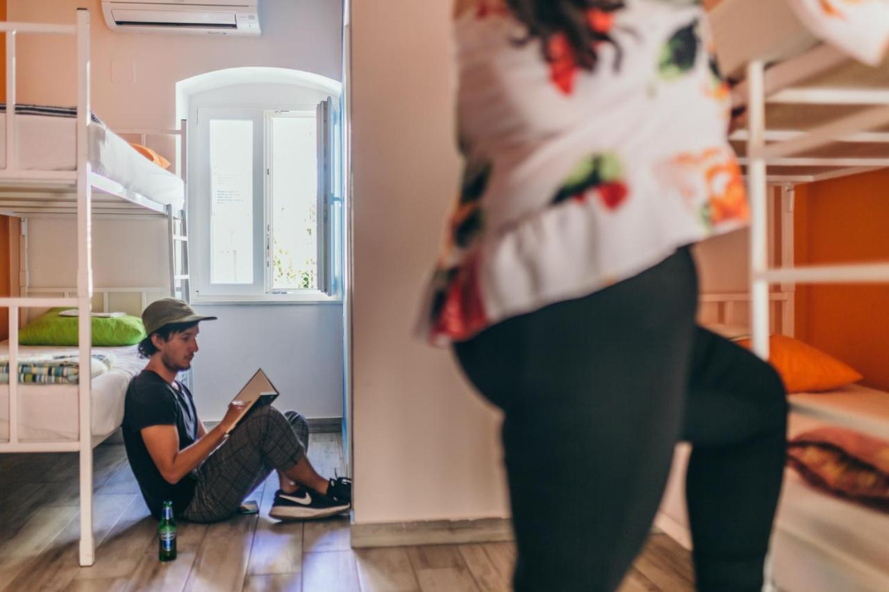 Hostal Booze & Snooze Social Split